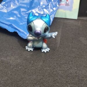 SLIGHTLY USED RARE (METALIC HERO STITCH) COLLECTIBLE MINI FIGURE SERIES 1